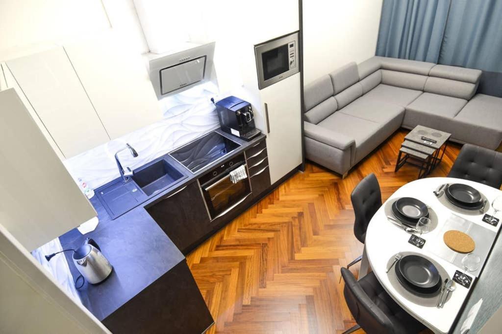 Brandly New Apartment Andel ปราก ภายนอก รูปภาพ
