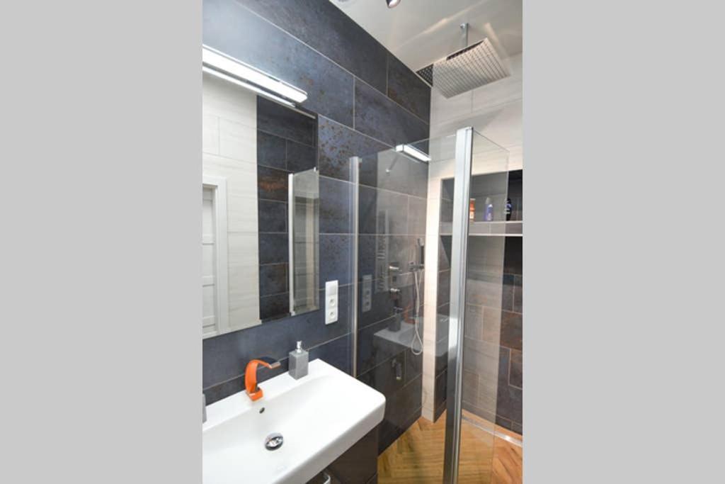 Brandly New Apartment Andel ปราก ภายนอก รูปภาพ